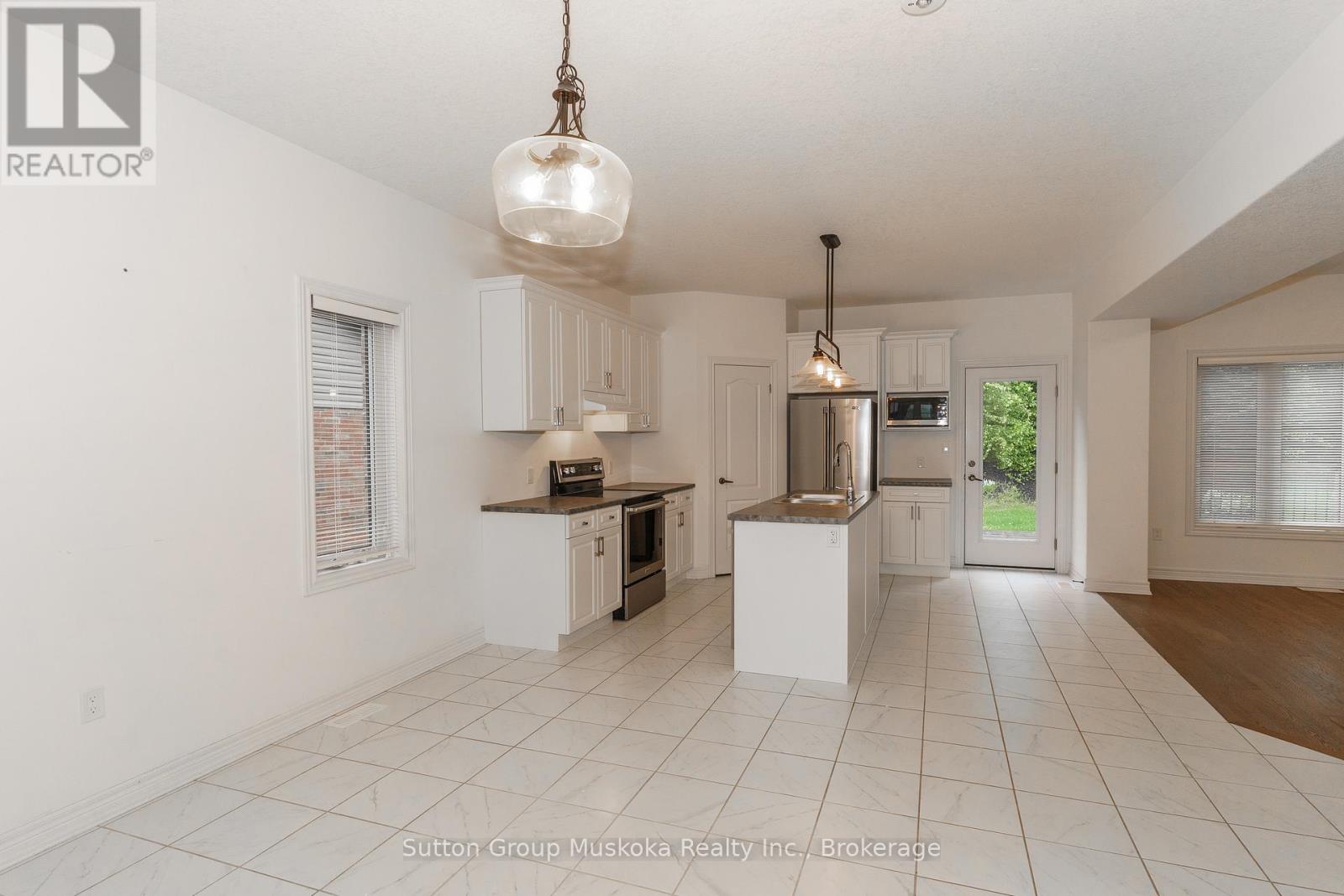 14 Braeside Crescent, Huntsville, Ontario  P1H 0C6 - Photo 7 - X12391845