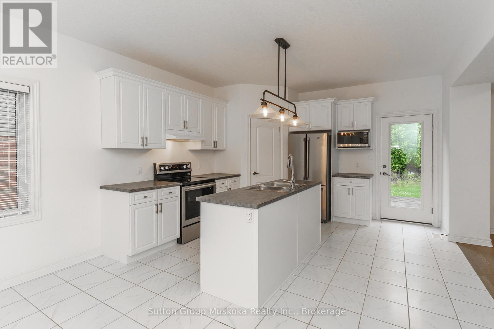 14 Braeside Crescent, Huntsville, Ontario  P1H 0C6 - Photo 8 - X12391845