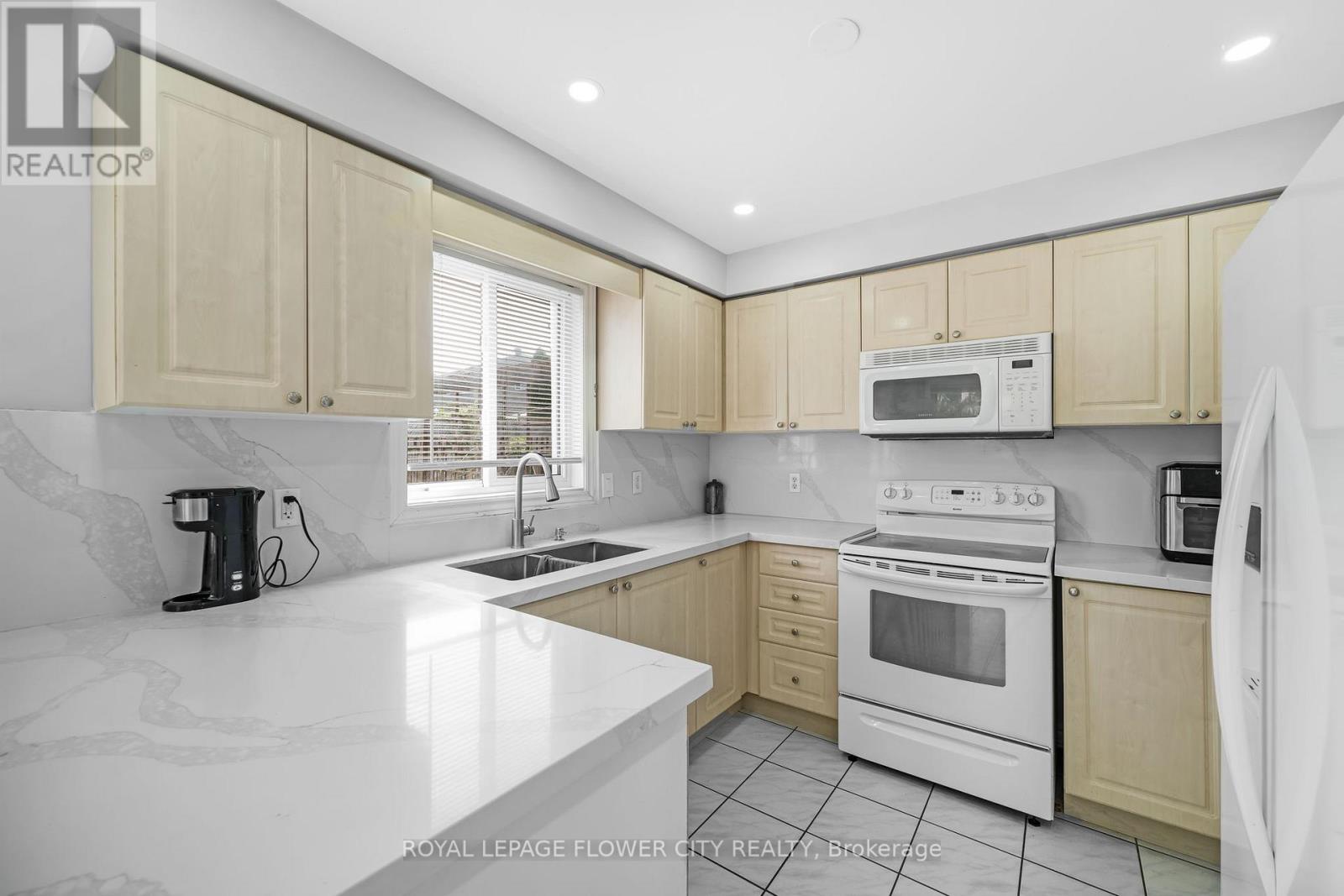 4 Stephanie Lane, Barrie, Ontario  L4N 0V2 - Photo 14 - S12391667
