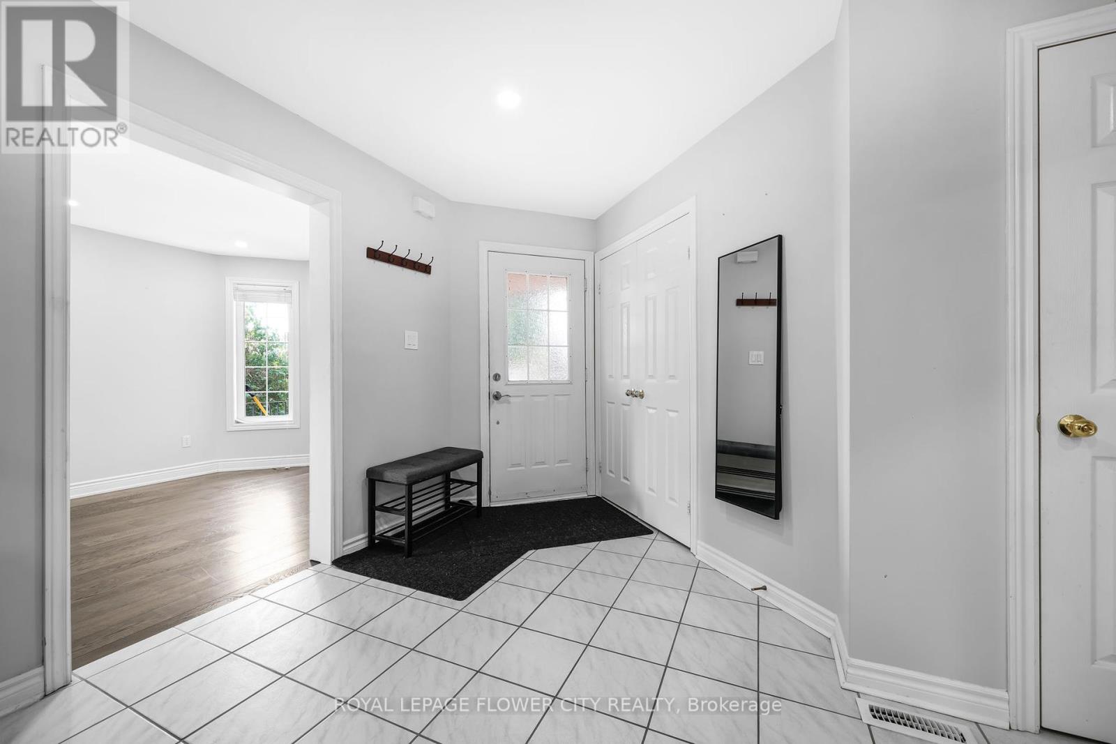 4 Stephanie Lane, Barrie, Ontario  L4N 0V2 - Photo 8 - S12391667