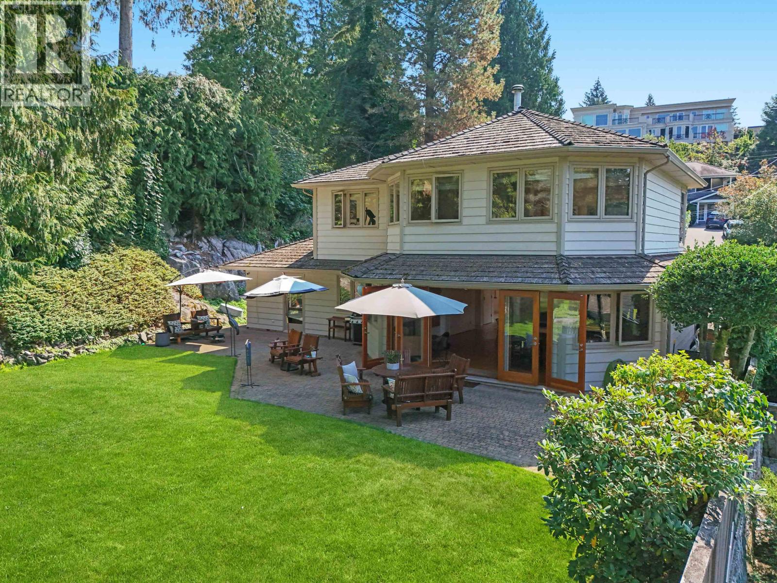 5475 GREENLEAF ROAD, West Vancouver, British Columbia