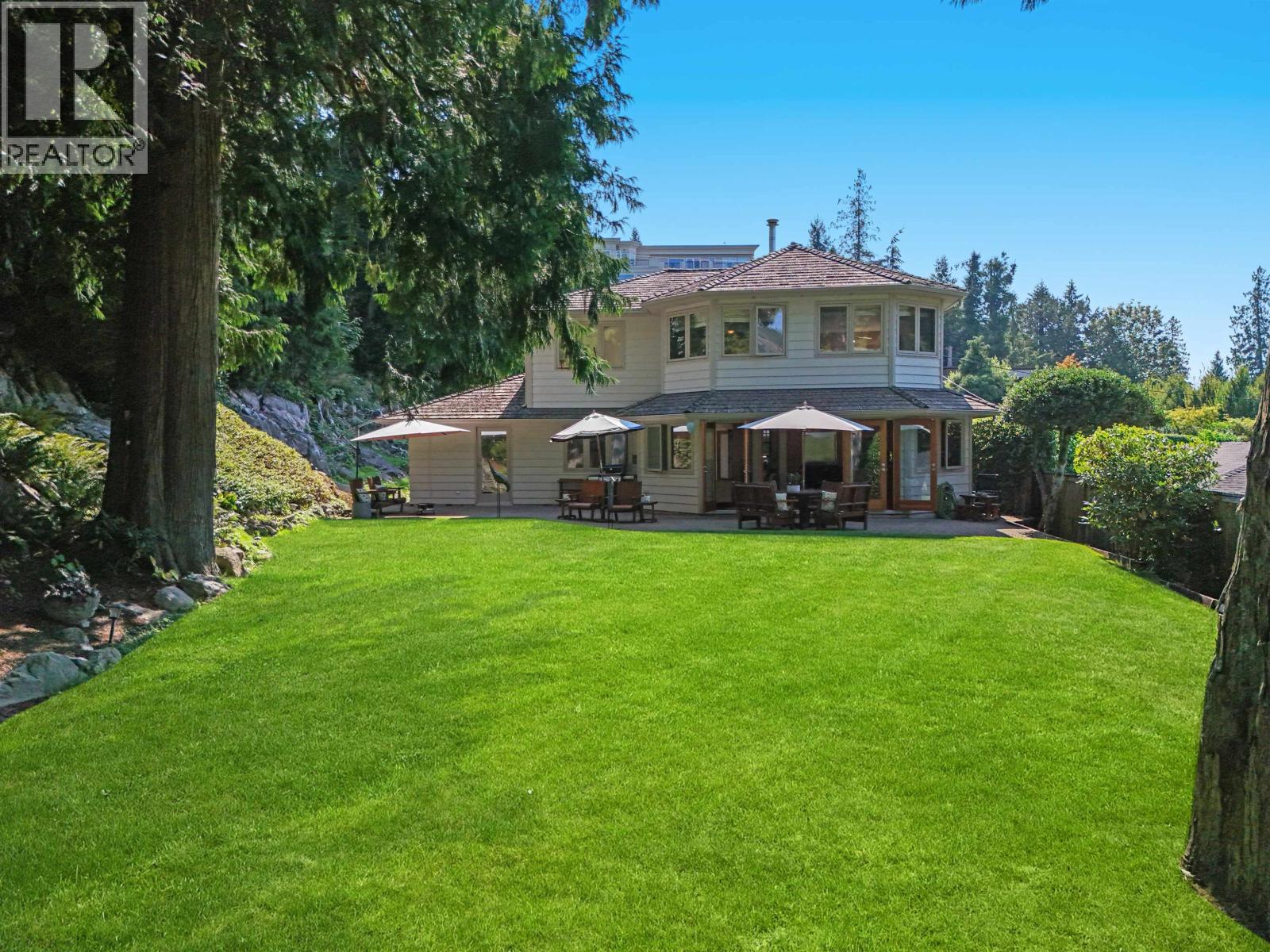 5475 Greenleaf Road, West Vancouver, British Columbia  V7W 1N5 - Photo 2 - R3045499