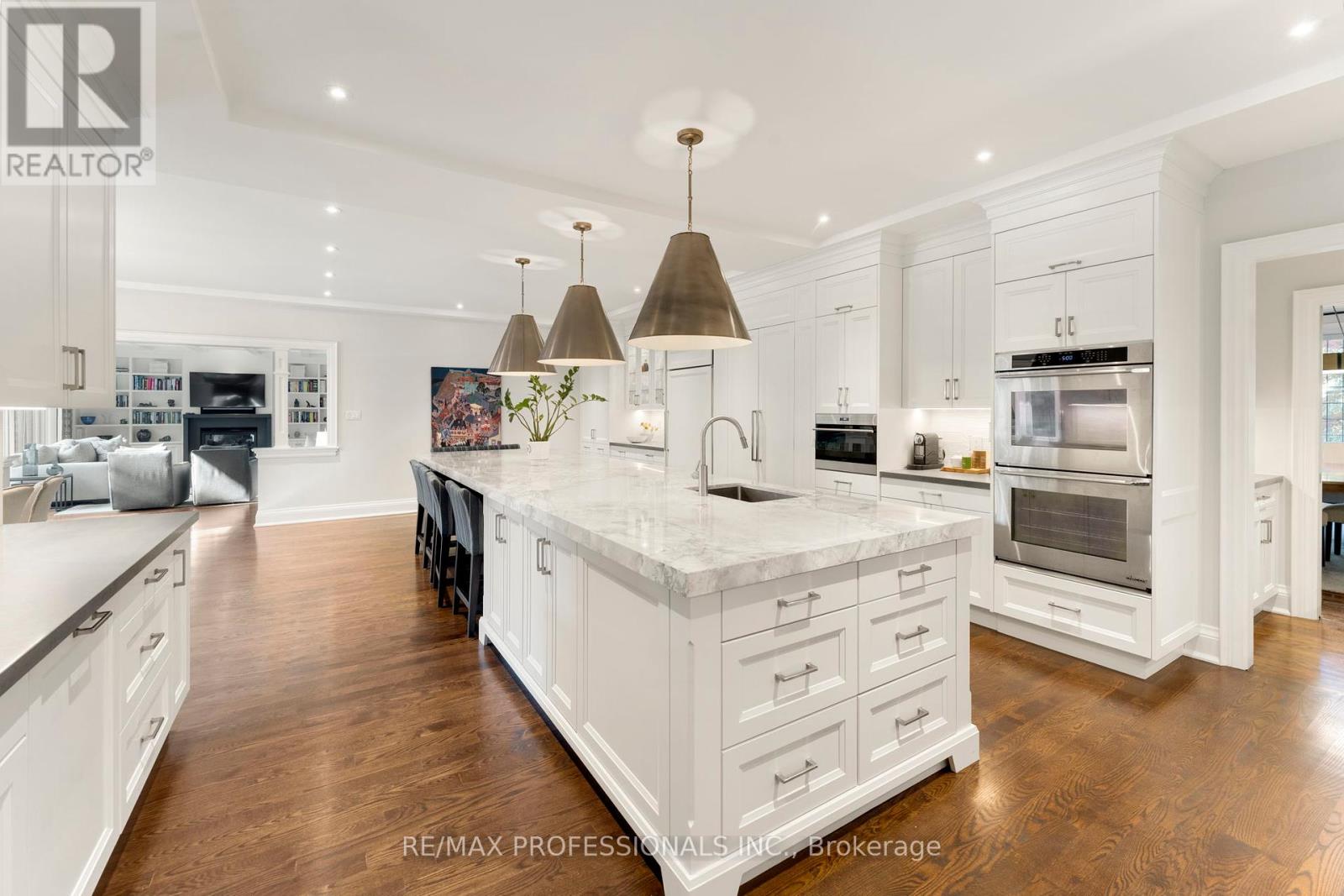 40 Edgehill Road, Toronto (Edenbridge-Humber Valley), Ontario  M9A 4N4 - Photo 12 - W12391631
