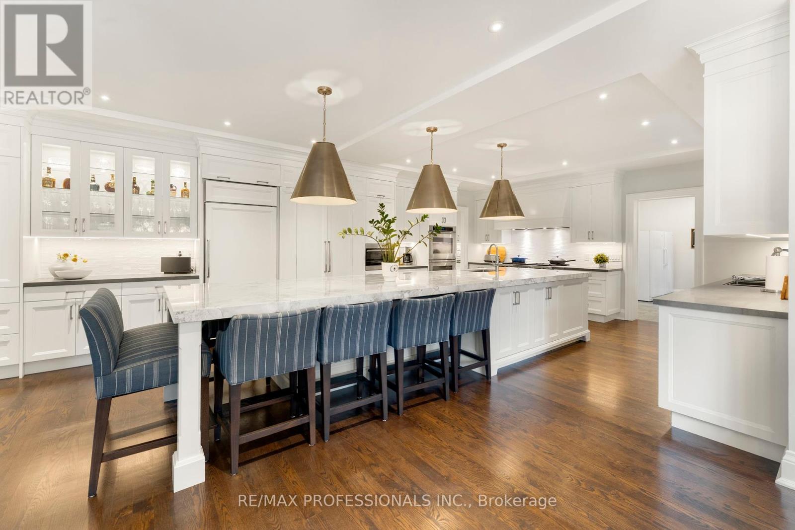 40 Edgehill Road, Toronto (Edenbridge-Humber Valley), Ontario  M9A 4N4 - Photo 14 - W12391631