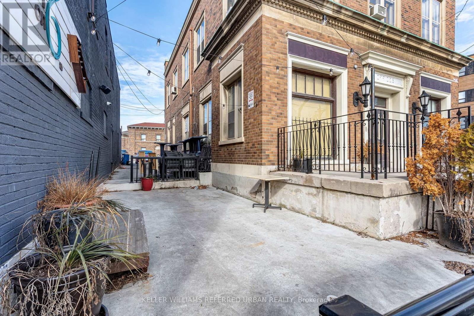 Ground - 2974 Lake Shore Boulevard W, Toronto, Ontario  M8V 1J9 - Photo 4 - W12391698