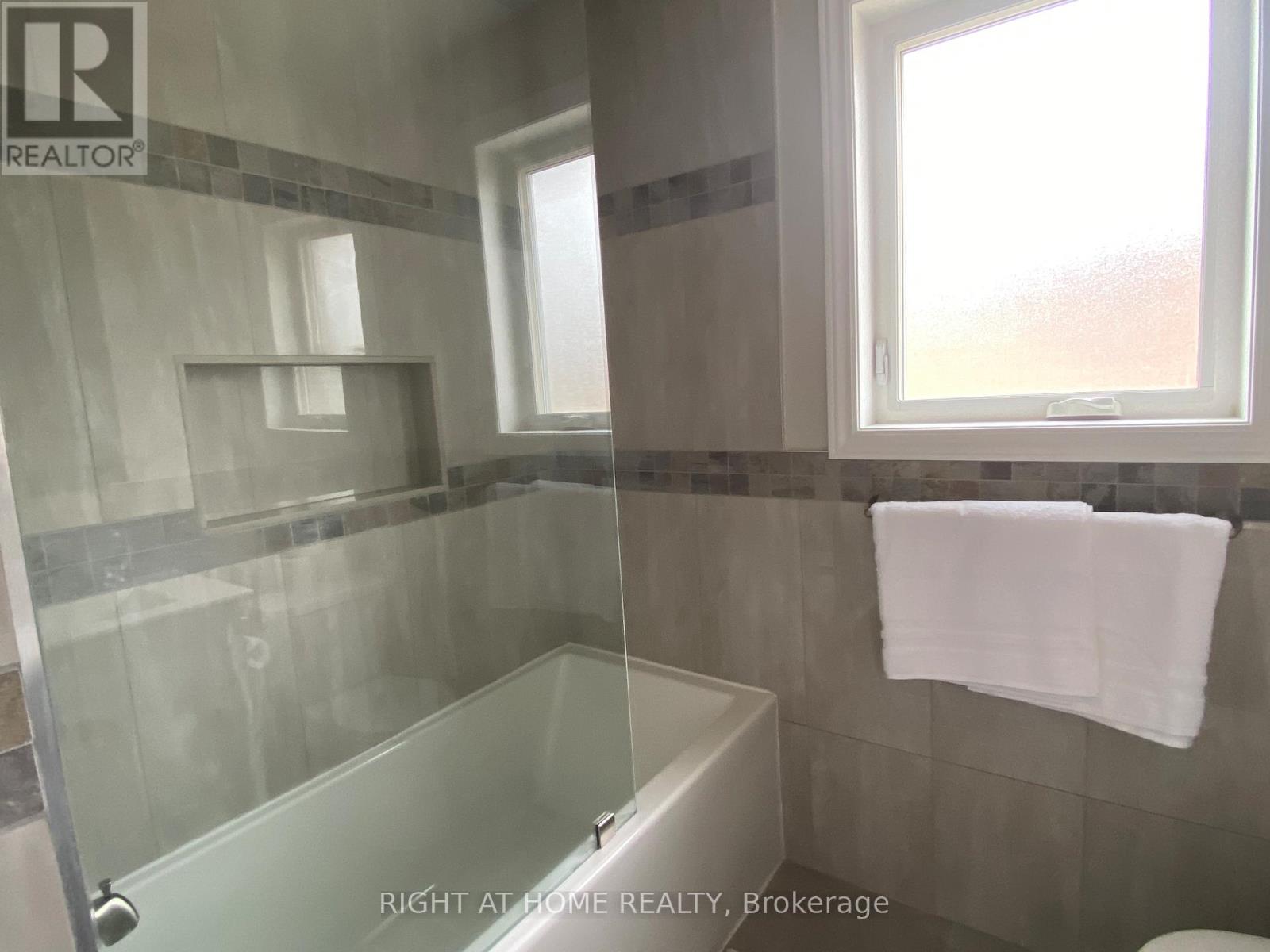 9 Snowood Court, Toronto, Ontario  M3N 1E7 - Photo 17 - W12391726