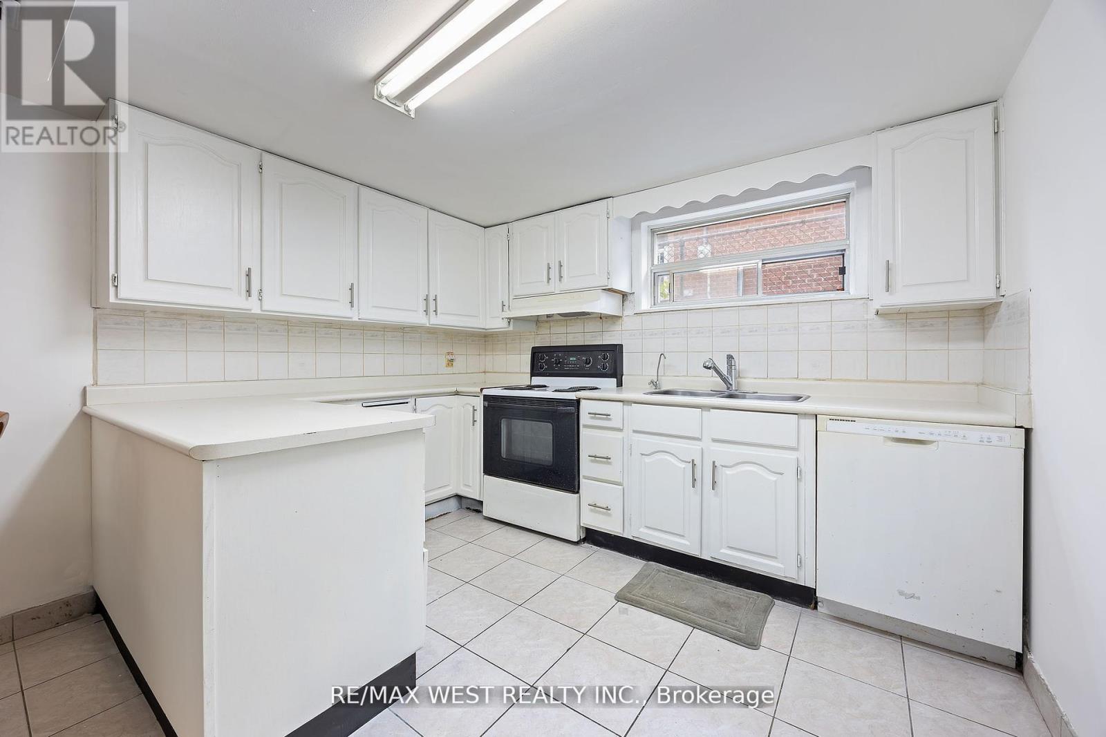 47 Brawley Avenue, Toronto, Ontario  M8Z 4Z5 - Photo 24 - W12391740