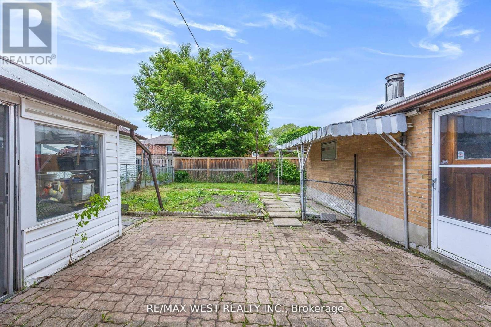 47 Brawley Avenue, Toronto, Ontario  M8Z 4Z5 - Photo 34 - W12391740