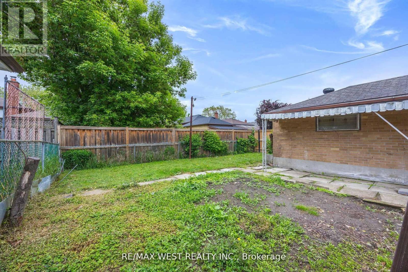 47 Brawley Avenue, Toronto, Ontario  M8Z 4Z5 - Photo 38 - W12391740