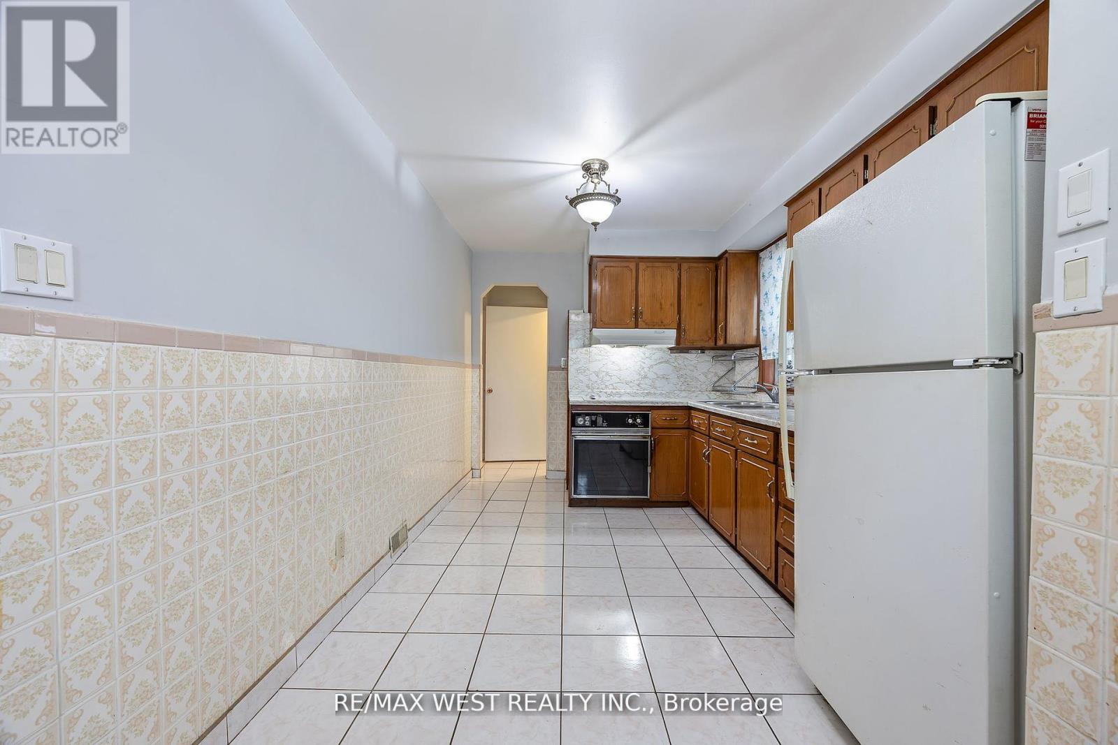 47 Brawley Avenue, Toronto, Ontario  M8Z 4Z5 - Photo 5 - W12391740