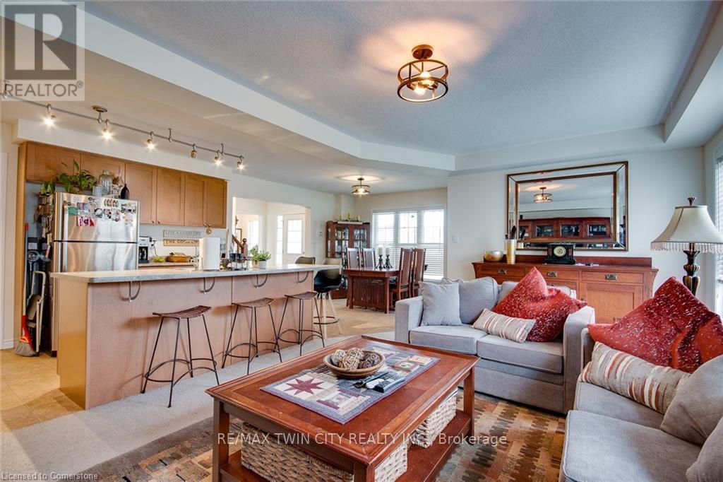 18 Blue Oak Street, Kitchener, Ontario N2K 0K3 - Photo 10 - X12391750