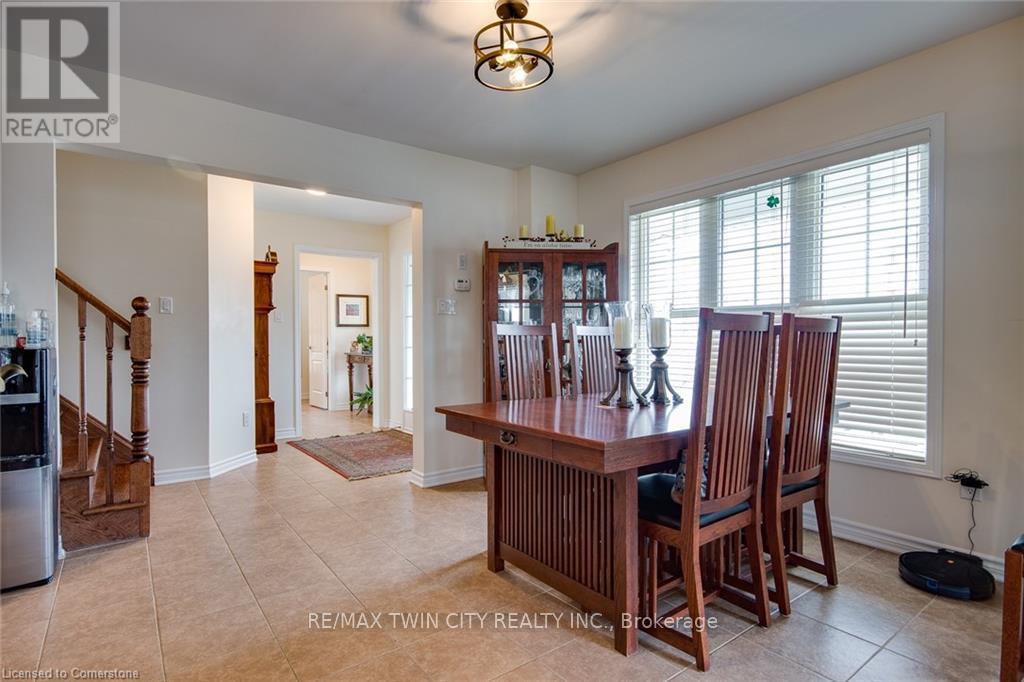 18 Blue Oak Street, Kitchener, Ontario N2K 0K3 - Photo 12 - X12391750