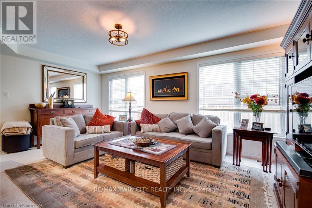 18 Blue Oak Street, Kitchener, Ontario N2K 0K3 - Photo 15 - X12391750