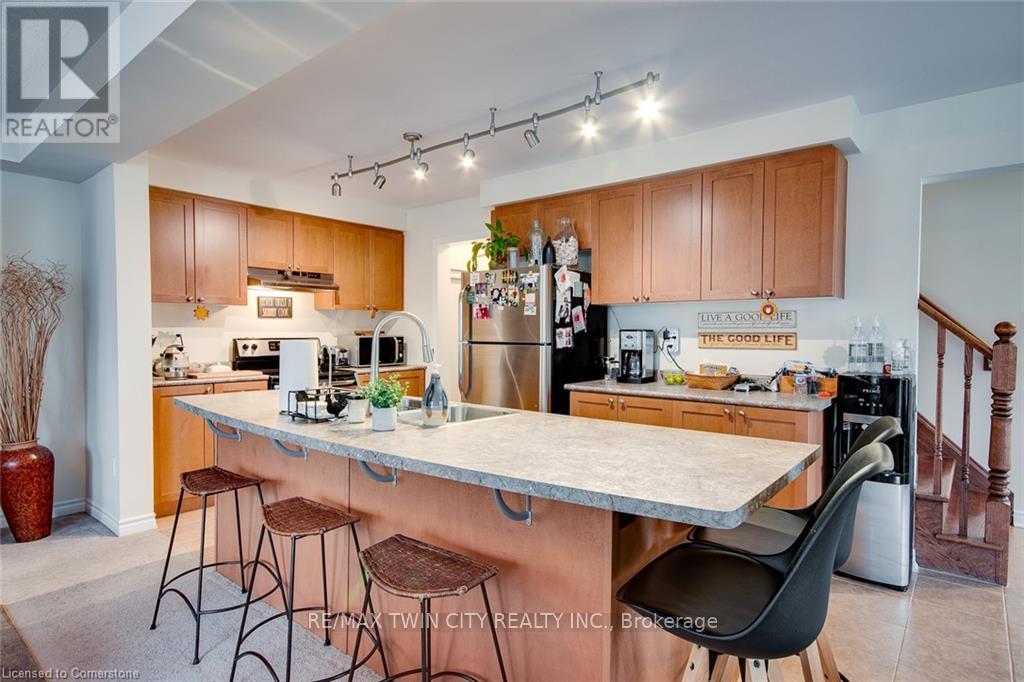 18 Blue Oak Street, Kitchener, Ontario N2K 0K3 - Photo 16 - X12391750