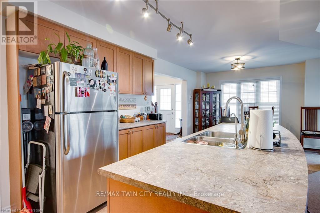 18 Blue Oak Street, Kitchener, Ontario N2K 0K3 - Photo 18 - X12391750