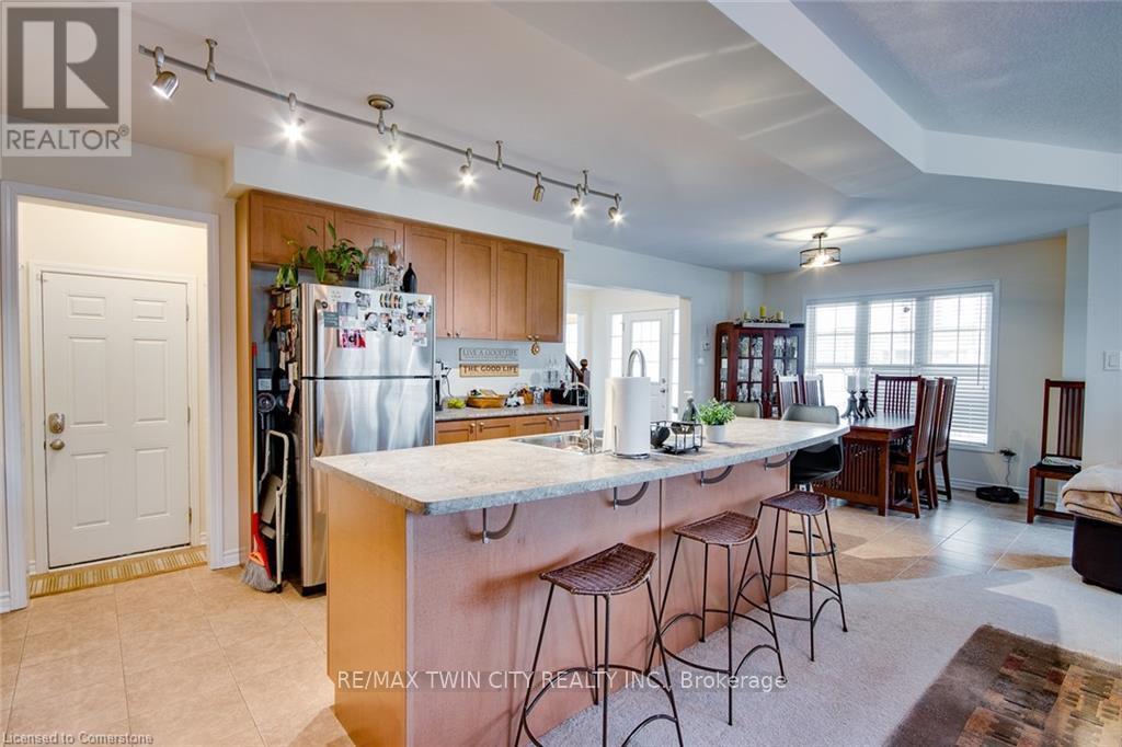 18 Blue Oak Street, Kitchener, Ontario N2K 0K3 - Photo 19 - X12391750