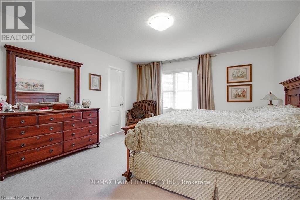 18 Blue Oak Street, Kitchener, Ontario N2K 0K3 - Photo 20 - X12391750