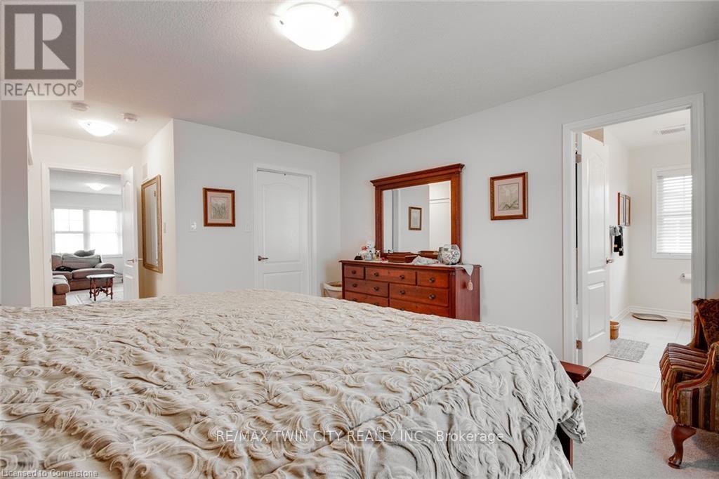 18 Blue Oak Street, Kitchener, Ontario N2K 0K3 - Photo 21 - X12391750