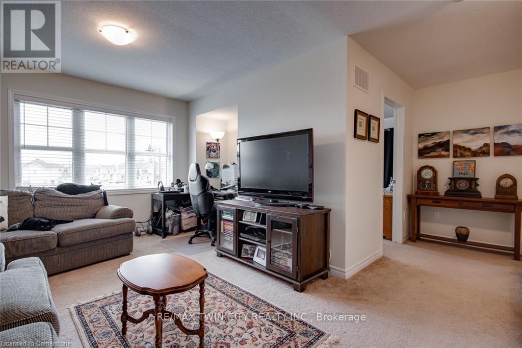 18 Blue Oak Street, Kitchener, Ontario N2K 0K3 - Photo 25 - X12391750