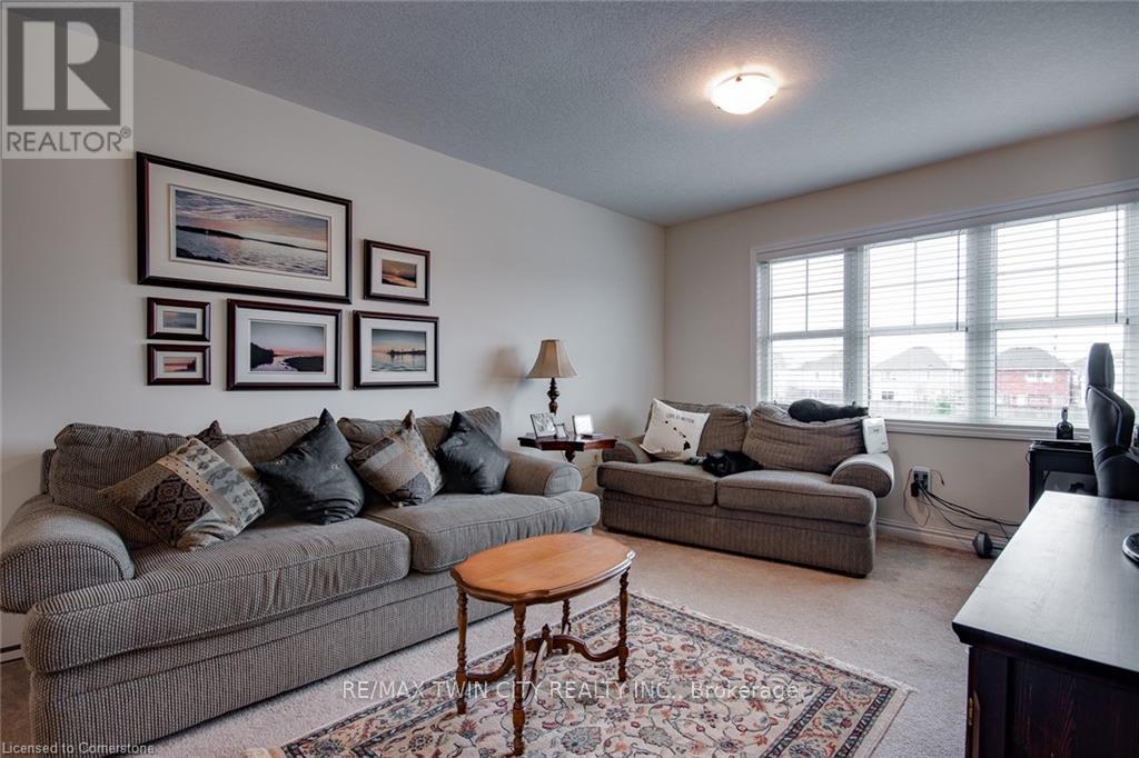 18 Blue Oak Street, Kitchener, Ontario N2K 0K3 - Photo 26 - X12391750