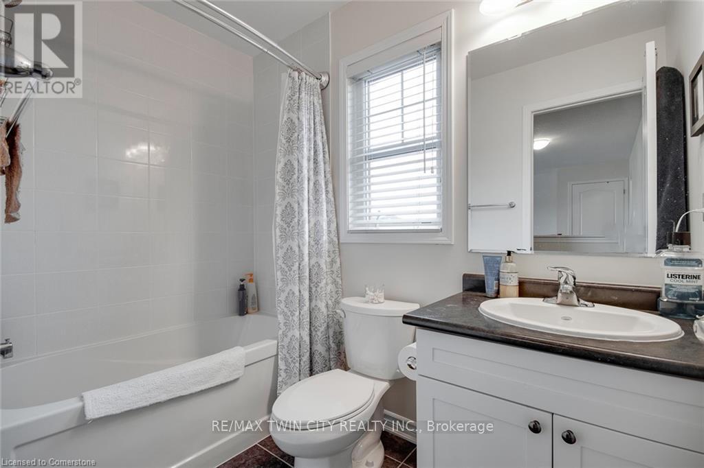 18 Blue Oak Street, Kitchener, Ontario N2K 0K3 - Photo 27 - X12391750