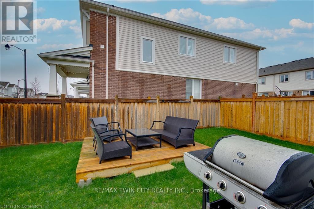 18 Blue Oak Street, Kitchener, Ontario N2K 0K3 - Photo 29 - X12391750