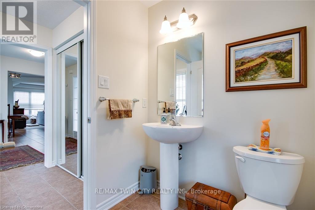 18 Blue Oak Street, Kitchener, Ontario N2K 0K3 - Photo 8 - X12391750