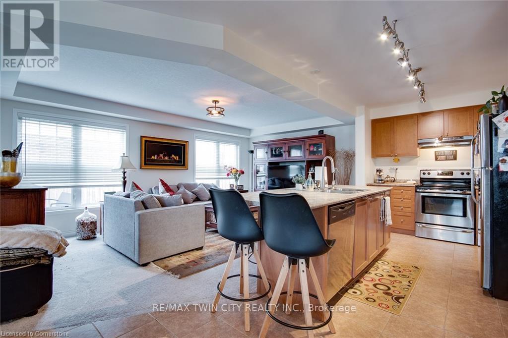 18 Blue Oak Street, Kitchener, Ontario N2K 0K3 - Photo 9 - X12391750