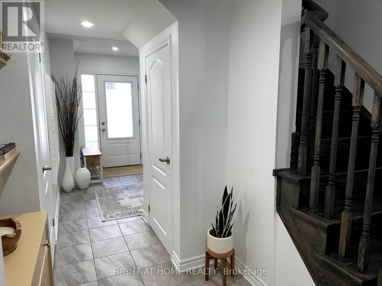 Property at 72 AYERS CRESCENT image 3