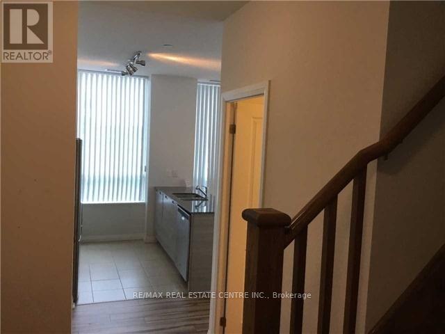 109 - 75 Eglinton Avenue W, Mississauga, Ontario  L5R 0E4 - Photo 8 - W12382286