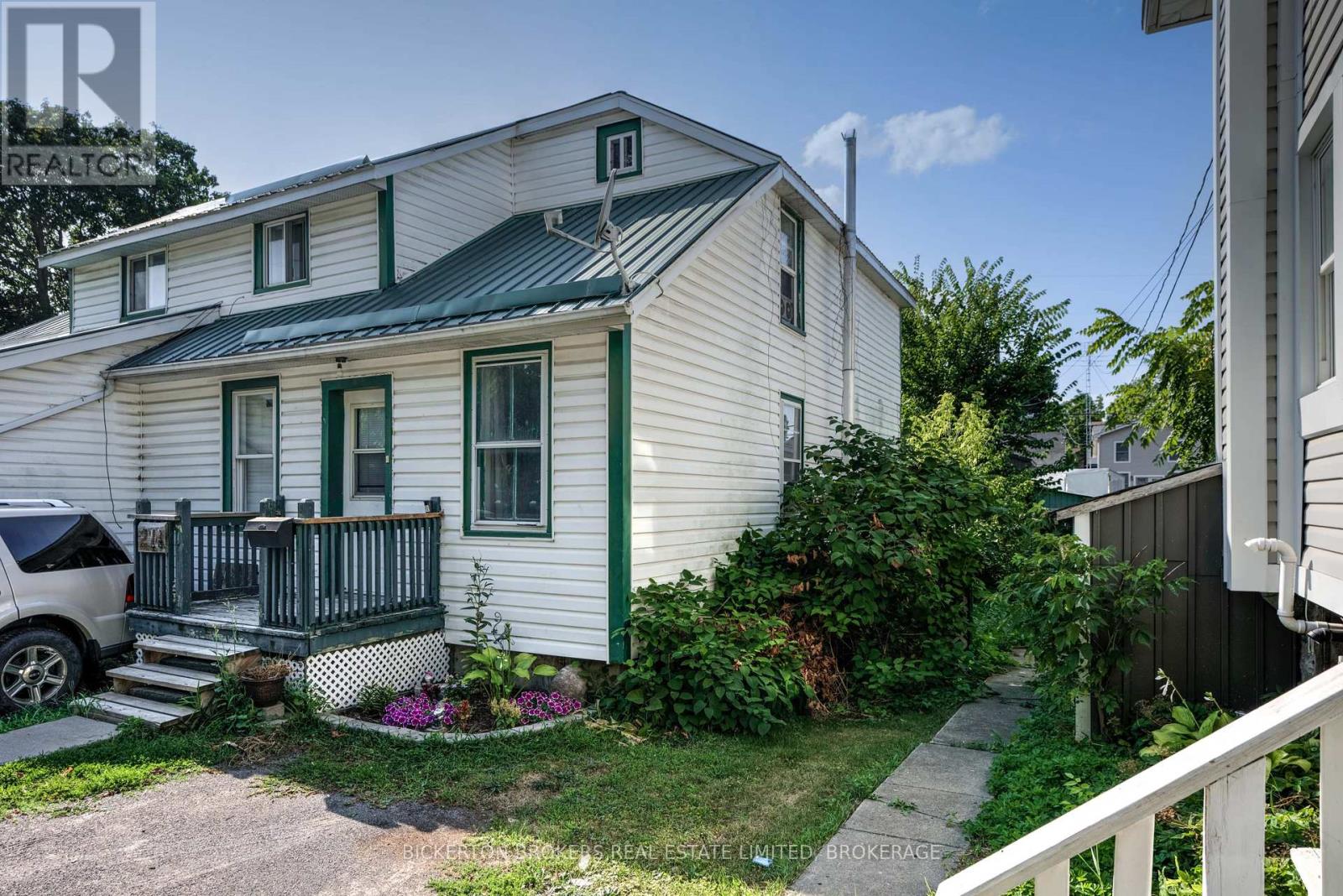 212-214 Garden Street, Gananoque, Ontario  K7G 1J2 - Photo 2 - X12392049