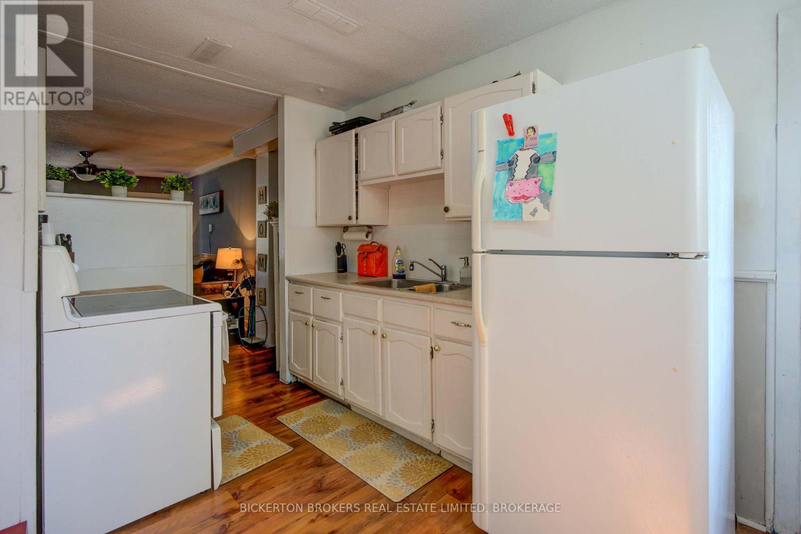212-214 Garden Street, Gananoque, Ontario  K7G 1J2 - Photo 25 - X12392049