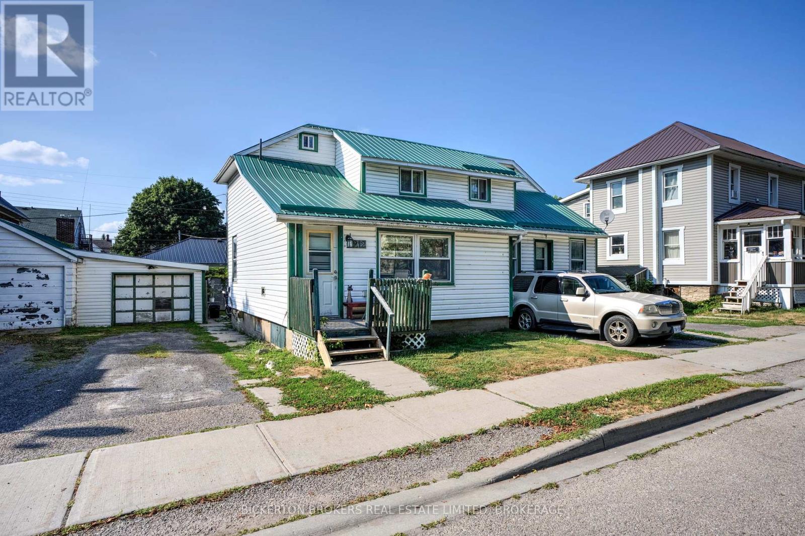 212-214 Garden Street, Gananoque, Ontario  K7G 1J2 - Photo 5 - X12392049