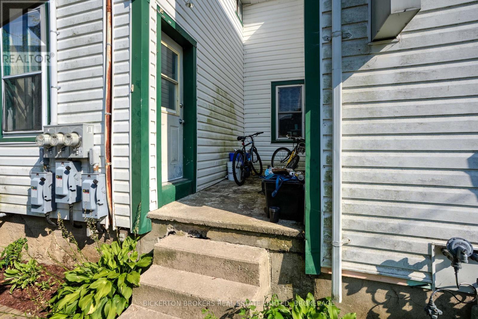 212-214 Garden Street, Gananoque, Ontario  K7G 1J2 - Photo 9 - X12392049
