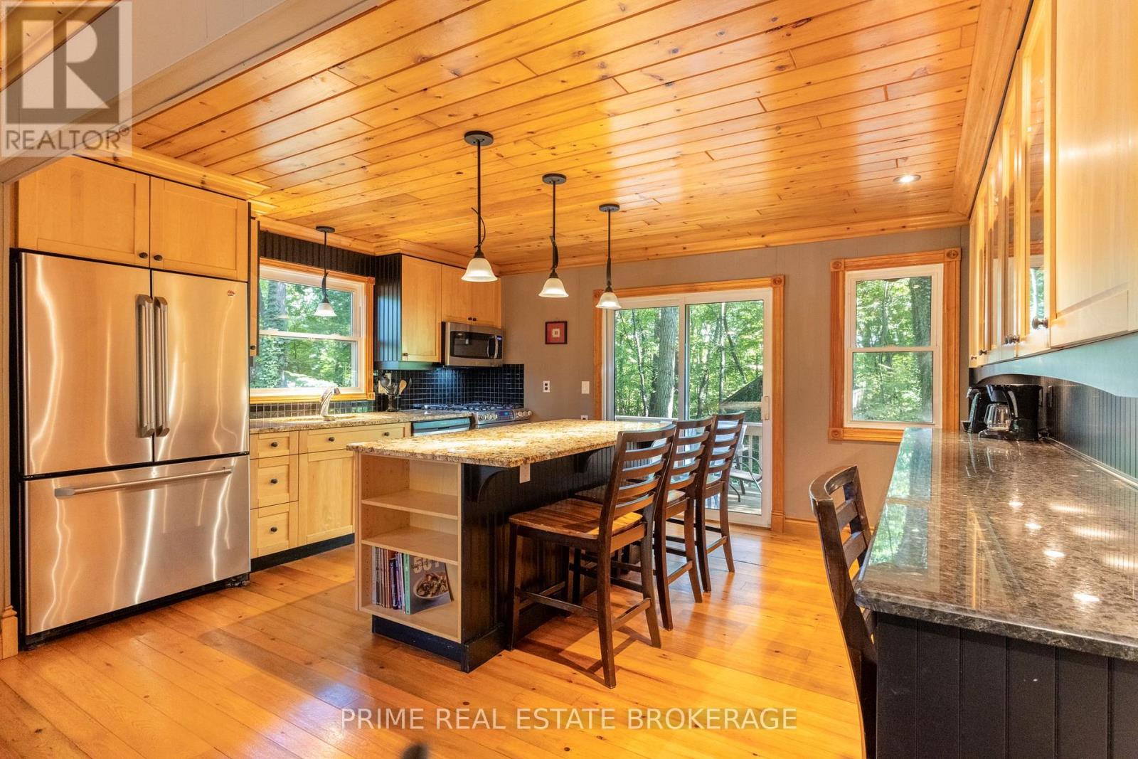 10257 Woodpark Court, Lambton Shores (Grand Bend), Ontario  N0M 1T0 - Photo 10 - X12391915