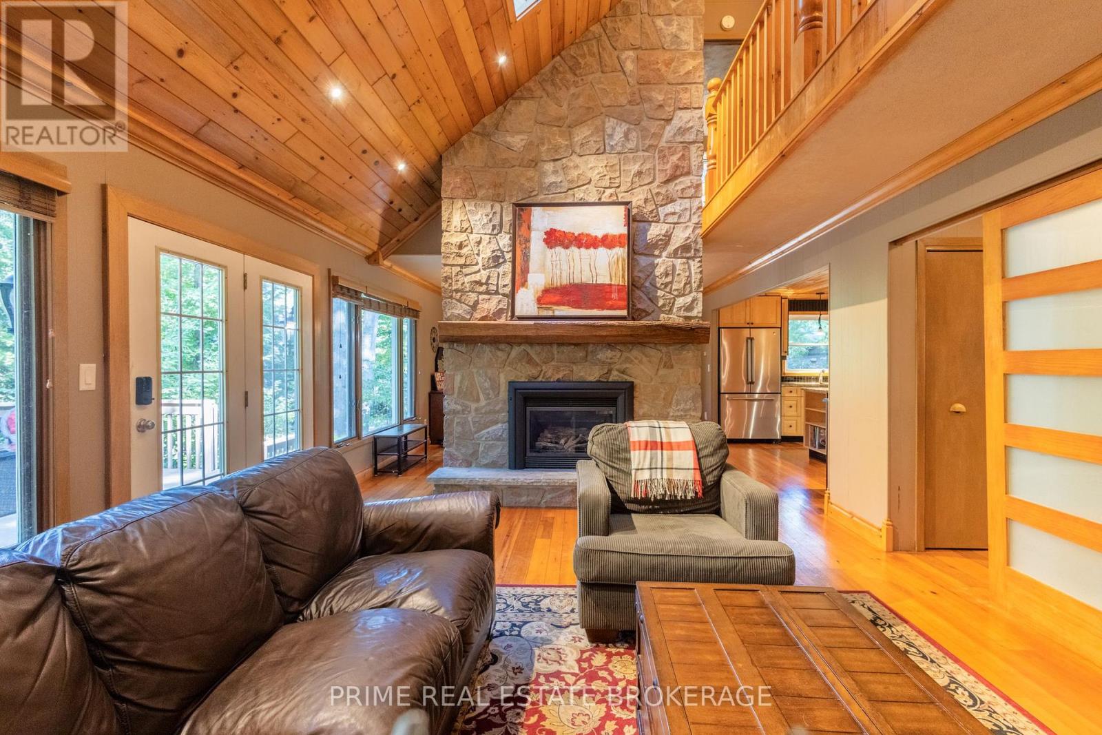 10257 Woodpark Court, Lambton Shores (Grand Bend), Ontario  N0M 1T0 - Photo 17 - X12391915