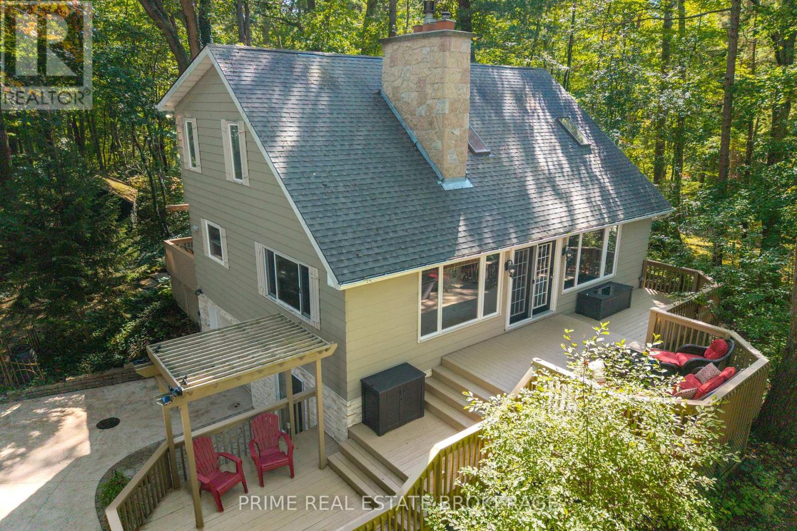10257 Woodpark Court, Lambton Shores (Grand Bend), Ontario  N0M 1T0 - Photo 2 - X12391915
