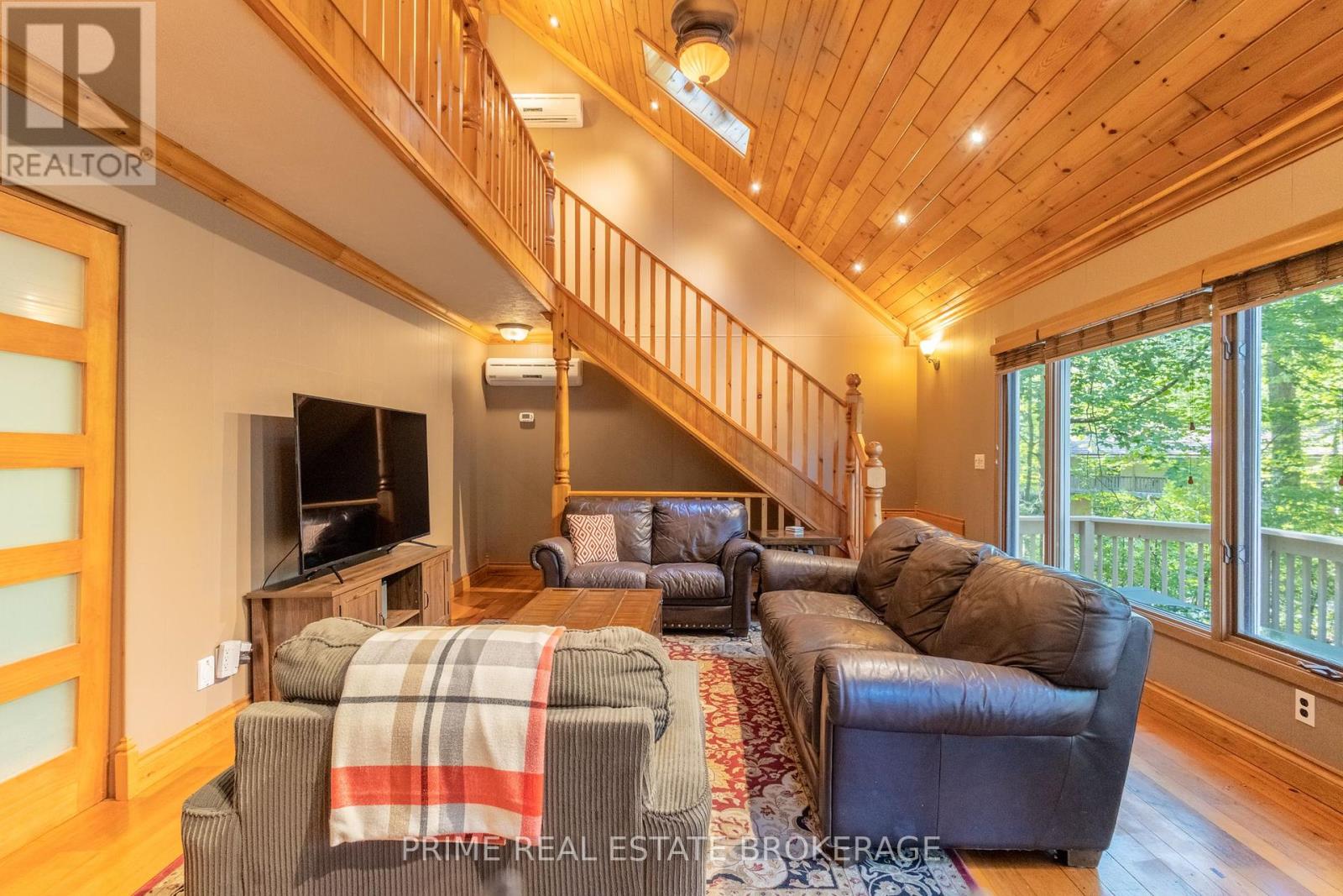 10257 Woodpark Court, Lambton Shores (Grand Bend), Ontario  N0M 1T0 - Photo 20 - X12391915