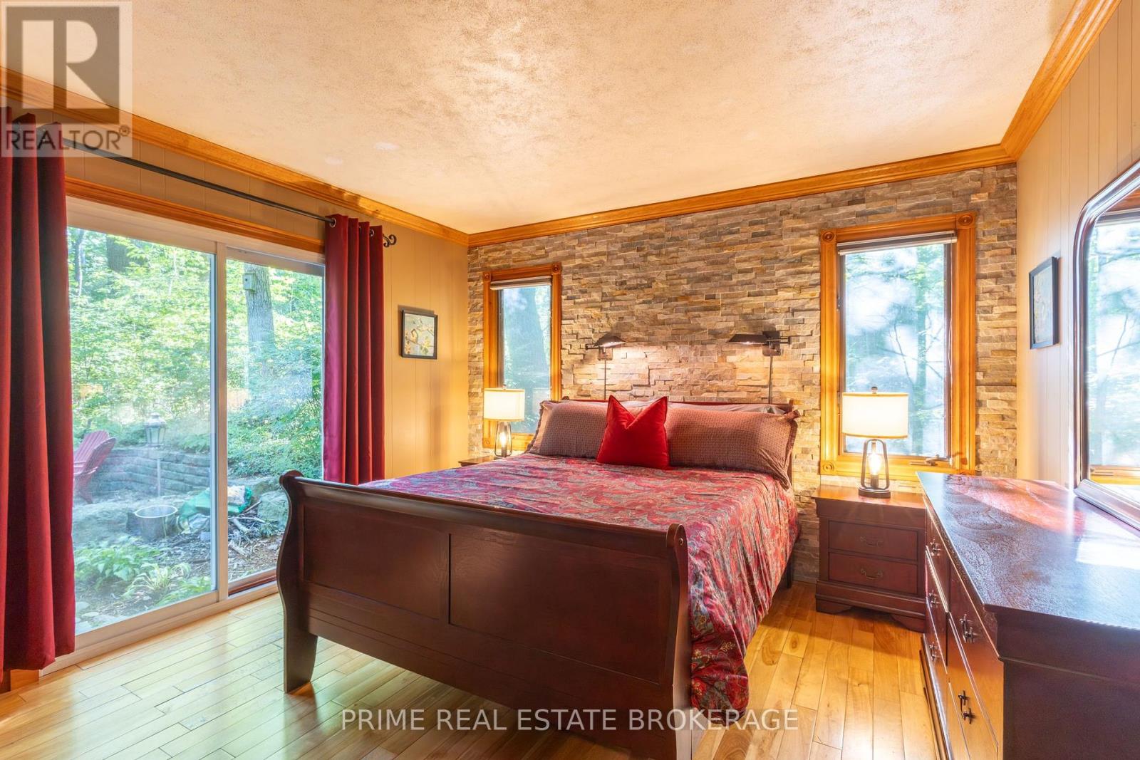 10257 Woodpark Court, Lambton Shores (Grand Bend), Ontario  N0M 1T0 - Photo 21 - X12391915