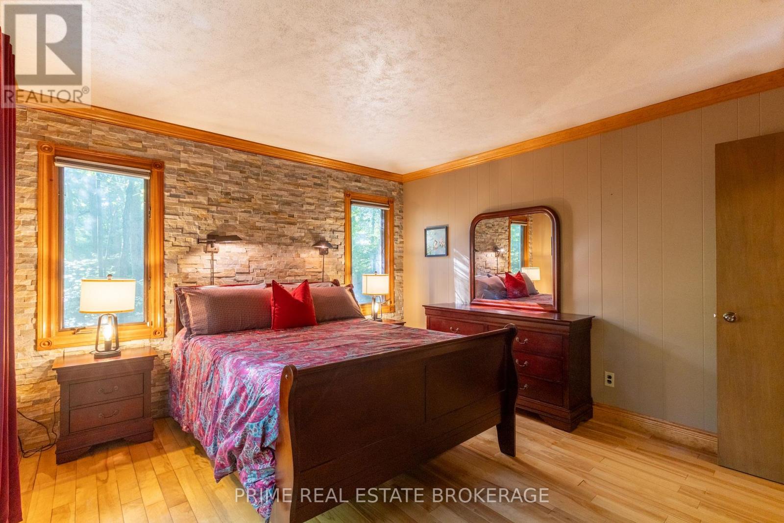 10257 Woodpark Court, Lambton Shores (Grand Bend), Ontario  N0M 1T0 - Photo 22 - X12391915