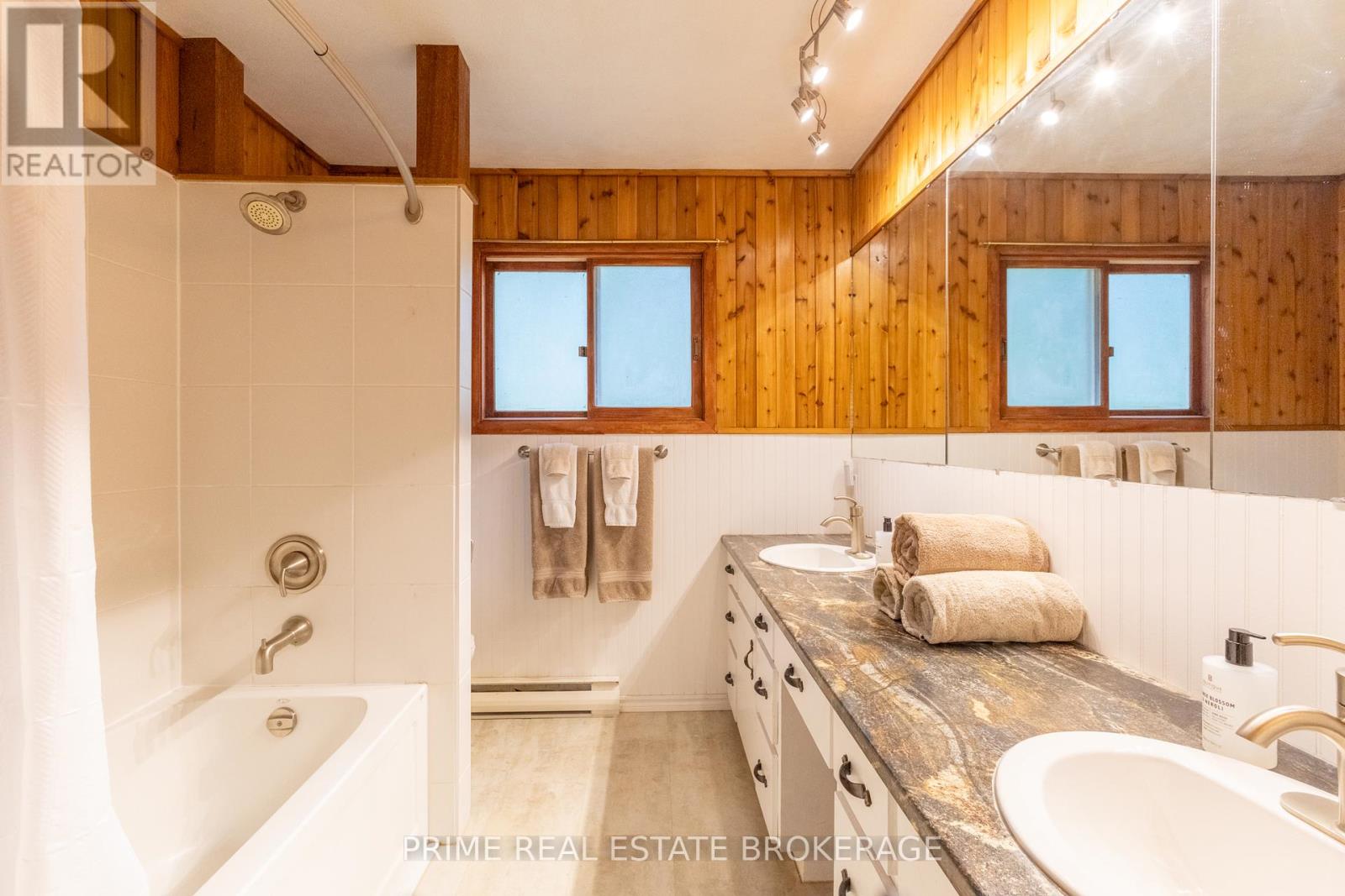 10257 Woodpark Court, Lambton Shores (Grand Bend), Ontario  N0M 1T0 - Photo 29 - X12391915