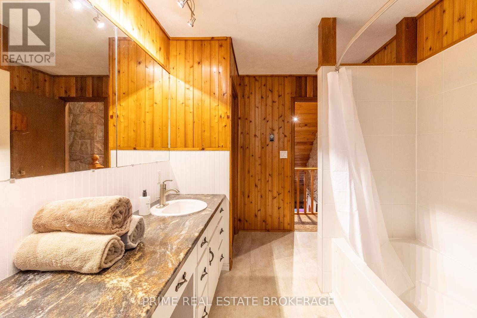 10257 Woodpark Court, Lambton Shores (Grand Bend), Ontario  N0M 1T0 - Photo 30 - X12391915