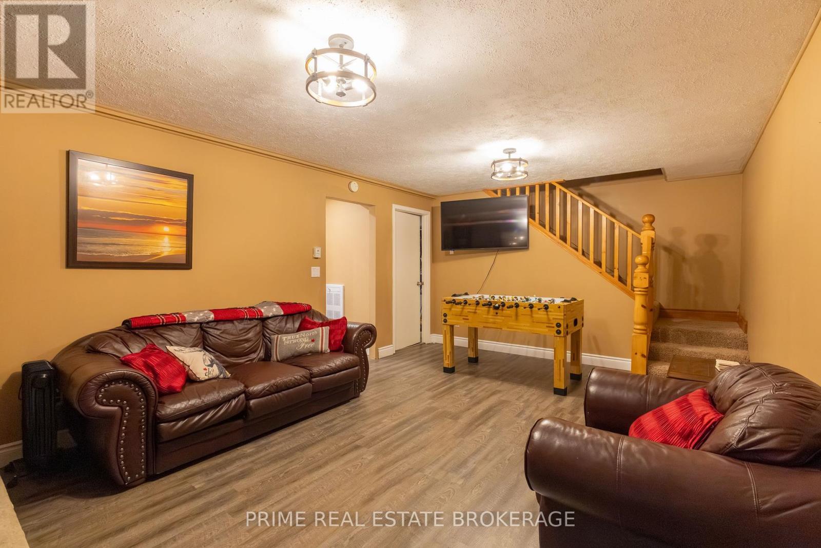 10257 Woodpark Court, Lambton Shores (Grand Bend), Ontario  N0M 1T0 - Photo 34 - X12391915