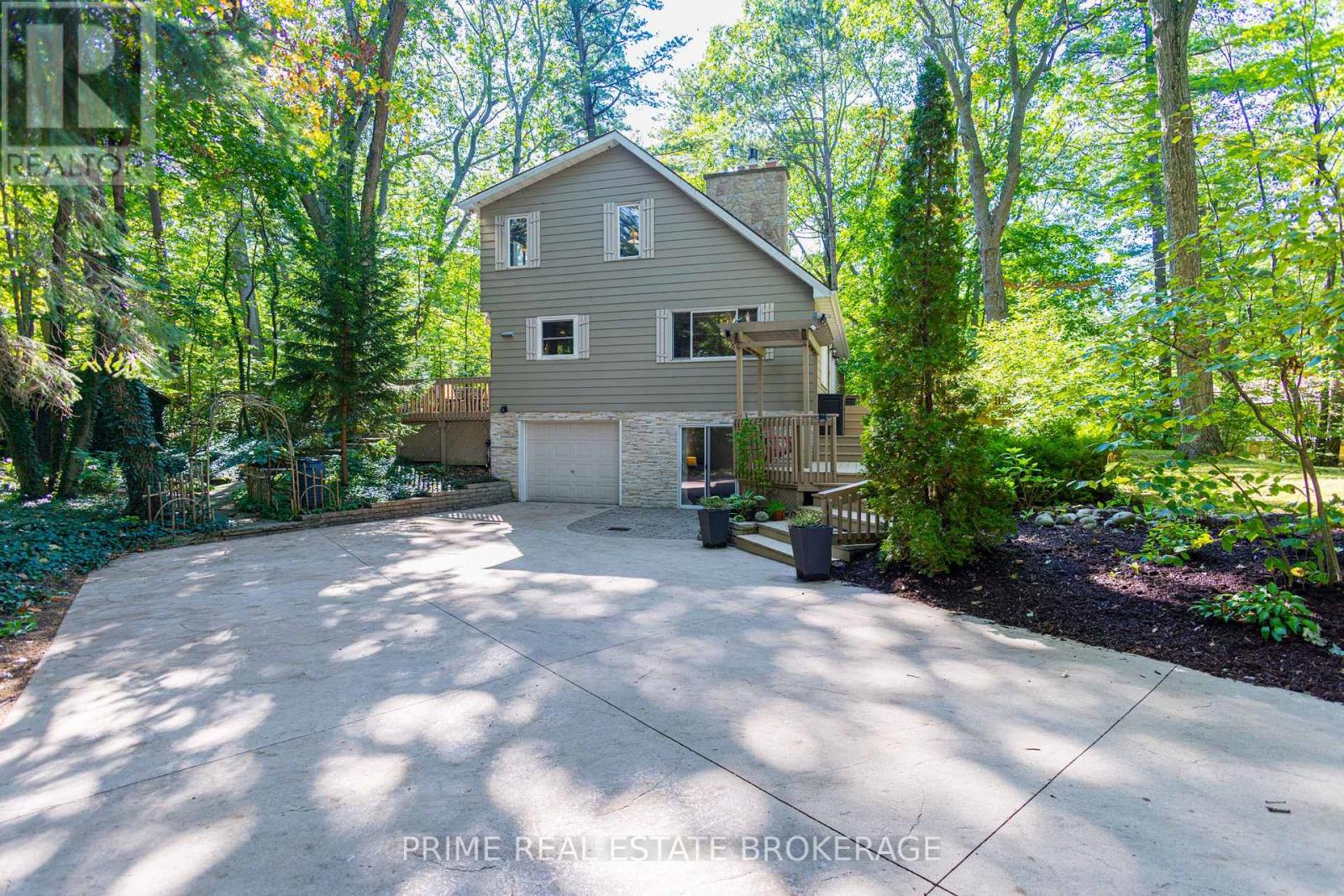 10257 Woodpark Court, Lambton Shores (Grand Bend), Ontario  N0M 1T0 - Photo 38 - X12391915