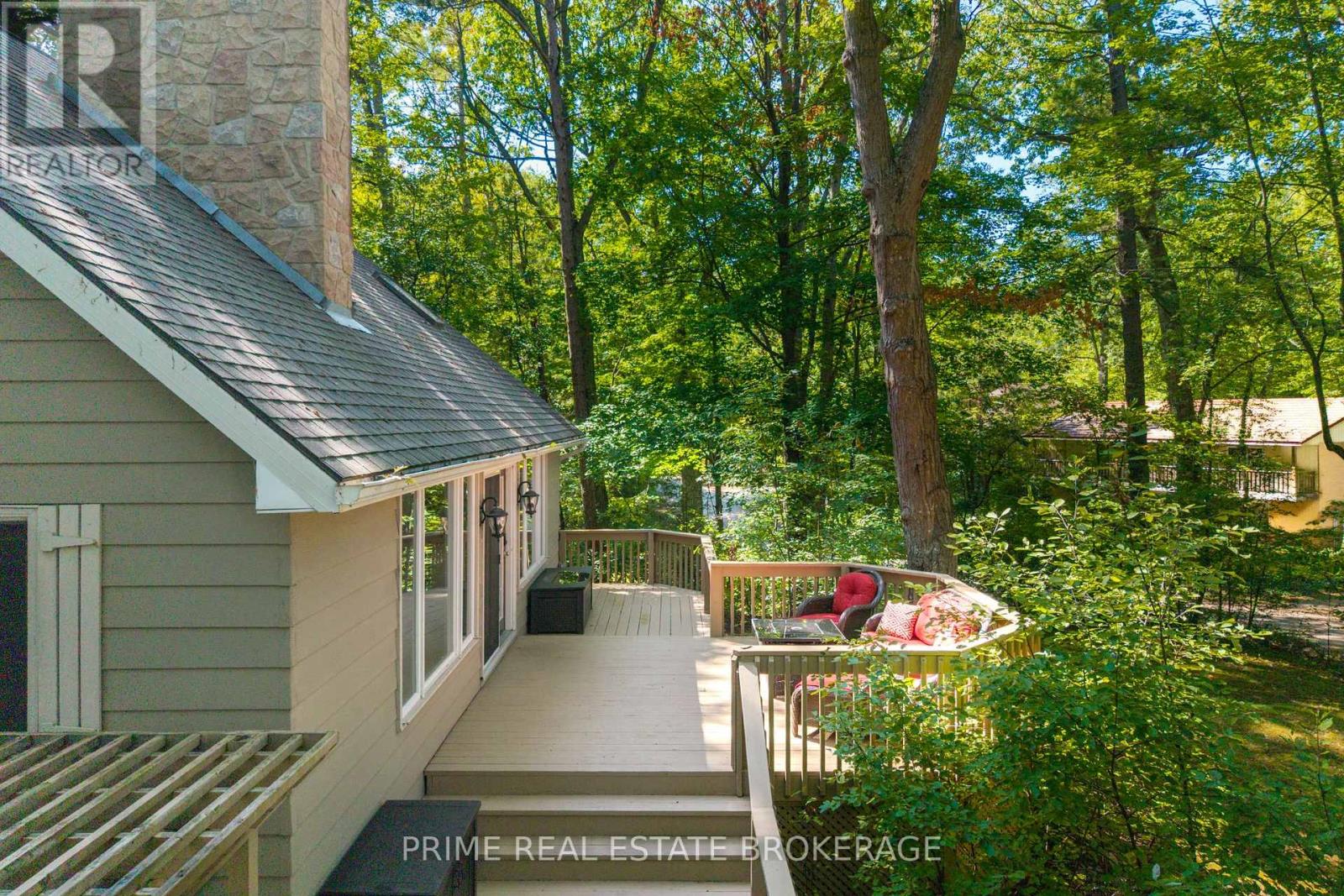 10257 Woodpark Court, Lambton Shores (Grand Bend), Ontario  N0M 1T0 - Photo 39 - X12391915