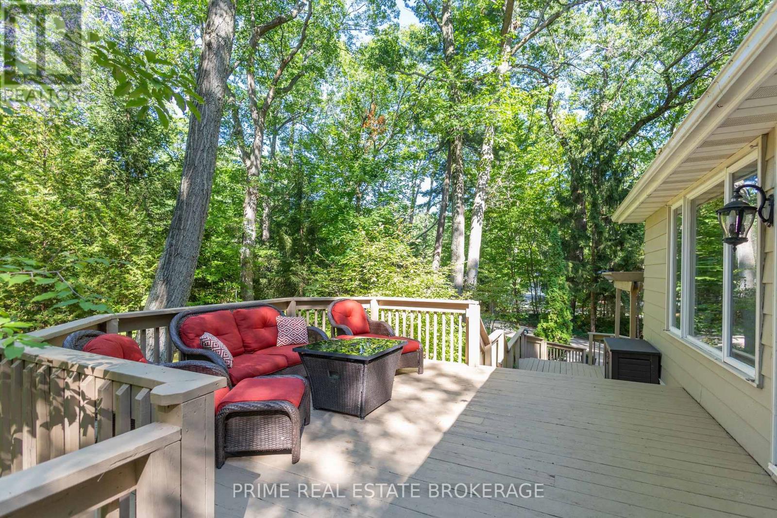 10257 Woodpark Court, Lambton Shores (Grand Bend), Ontario  N0M 1T0 - Photo 40 - X12391915