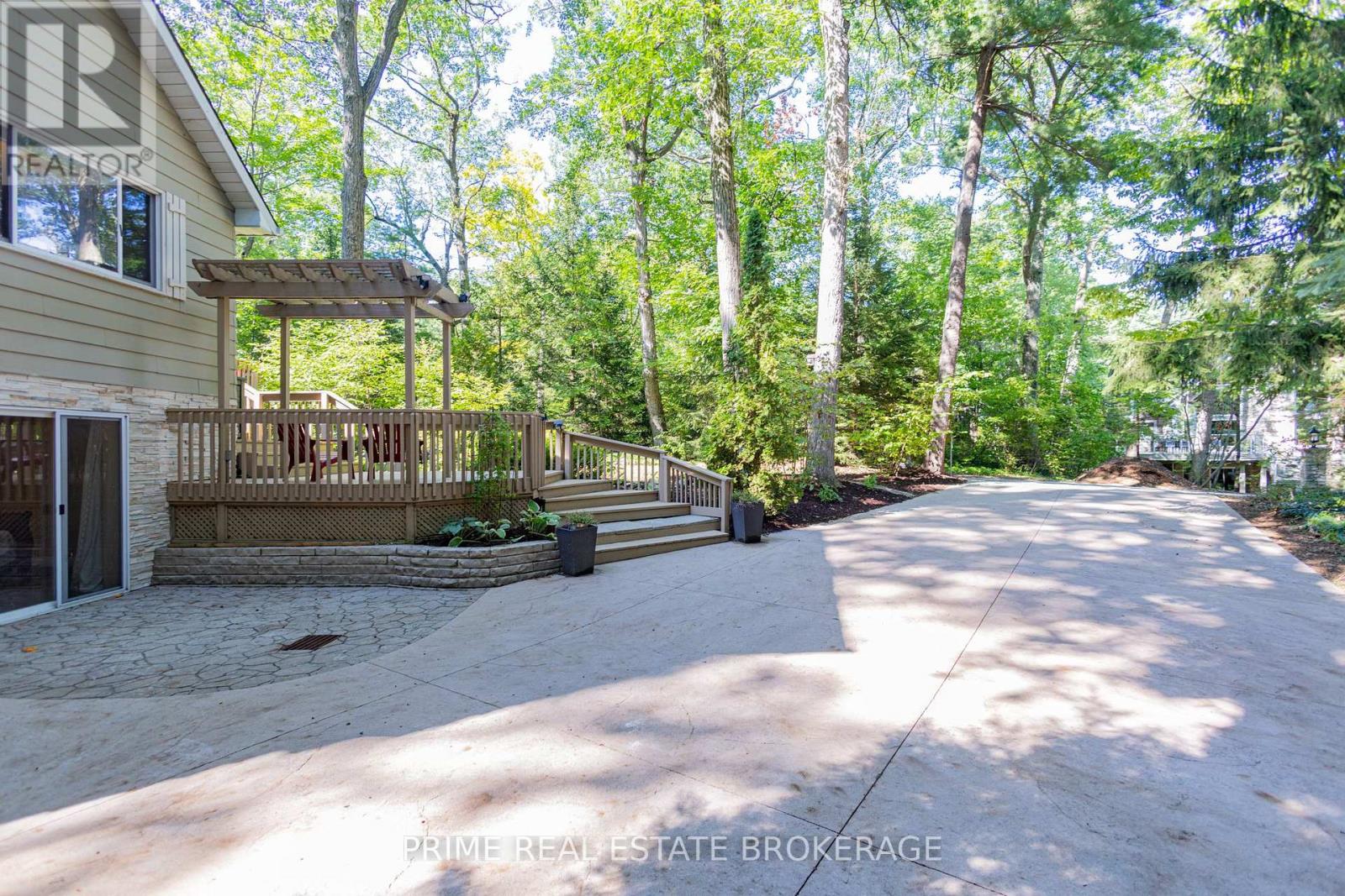 10257 Woodpark Court, Lambton Shores (Grand Bend), Ontario  N0M 1T0 - Photo 42 - X12391915