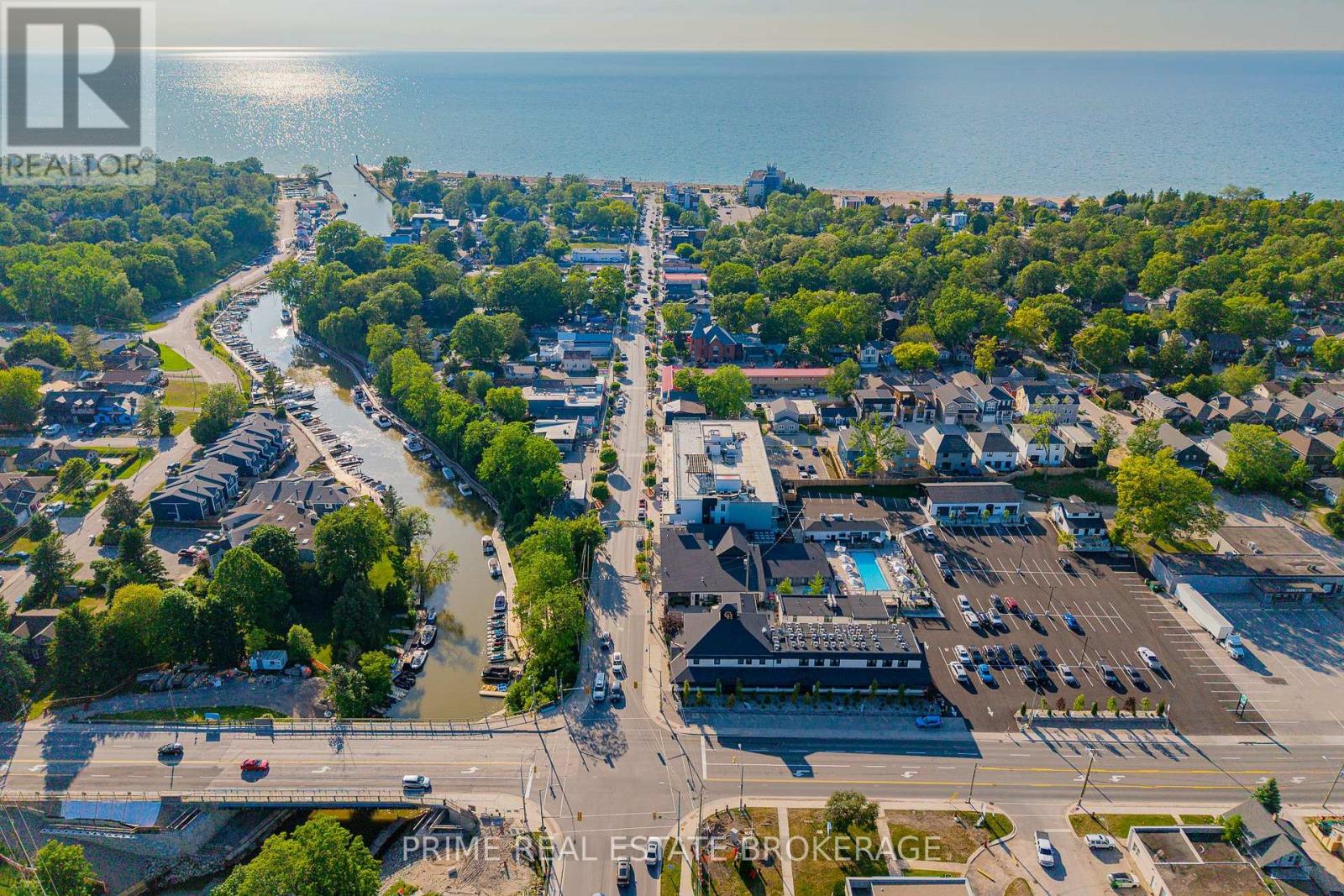 10257 Woodpark Court, Lambton Shores (Grand Bend), Ontario  N0M 1T0 - Photo 48 - X12391915