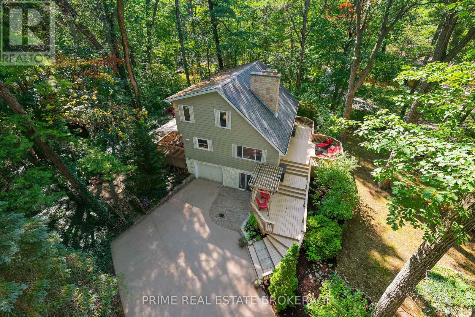 10257 Woodpark Court, Lambton Shores (Grand Bend), Ontario  N0M 1T0 - Photo 6 - X12391915