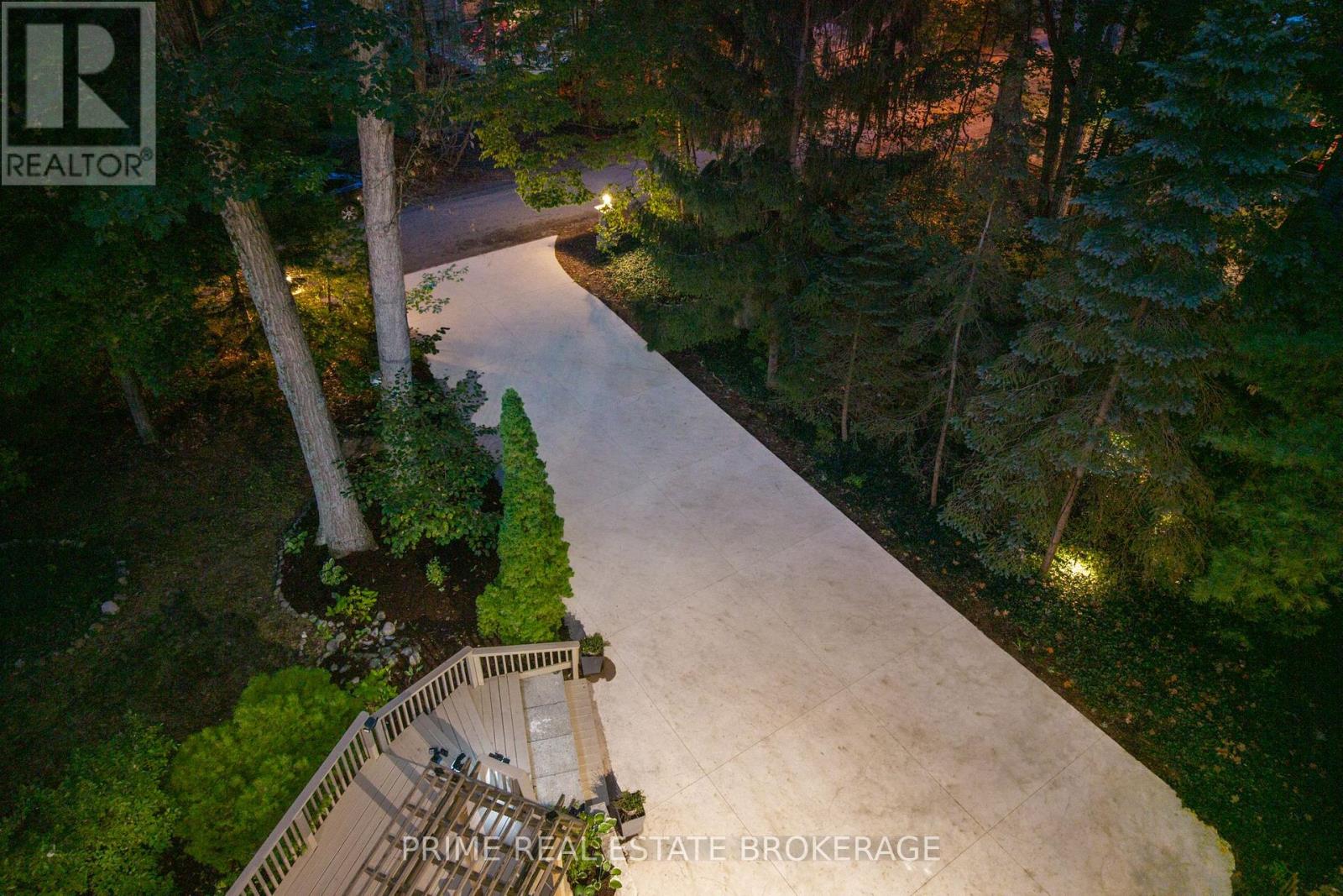 10257 Woodpark Court, Lambton Shores (Grand Bend), Ontario  N0M 1T0 - Photo 7 - X12391915